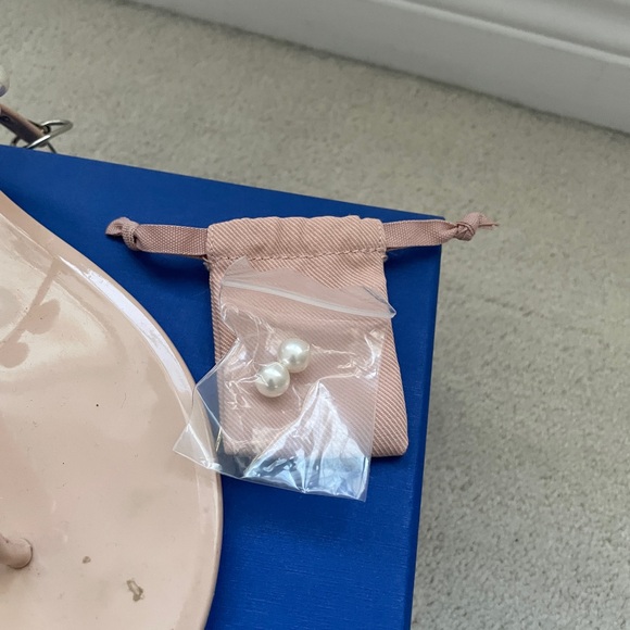 Stuart Weizman Goldie Pearly Sandals - Picture 3 of 5